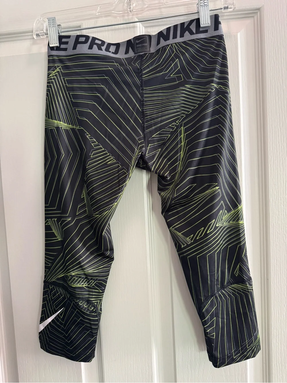 Nike Pro Boys Youth Large 3/4 Length Compression Tights Like New